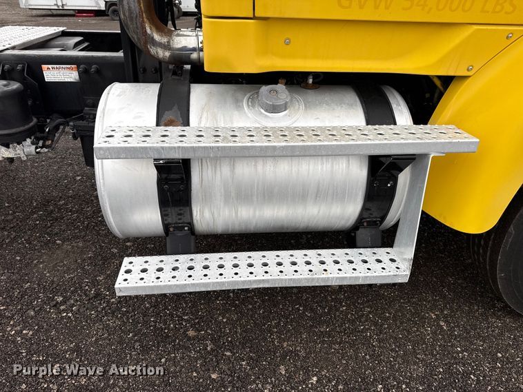 image for item EG2165 2007 Sterling Truck A9500 Series semi truck