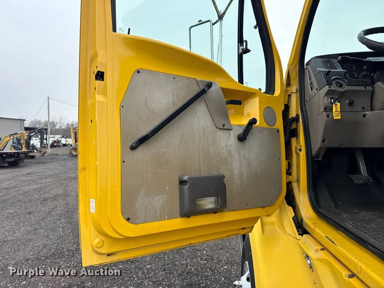 image for item EG2165 2007 Sterling Truck A9500 Series semi truck