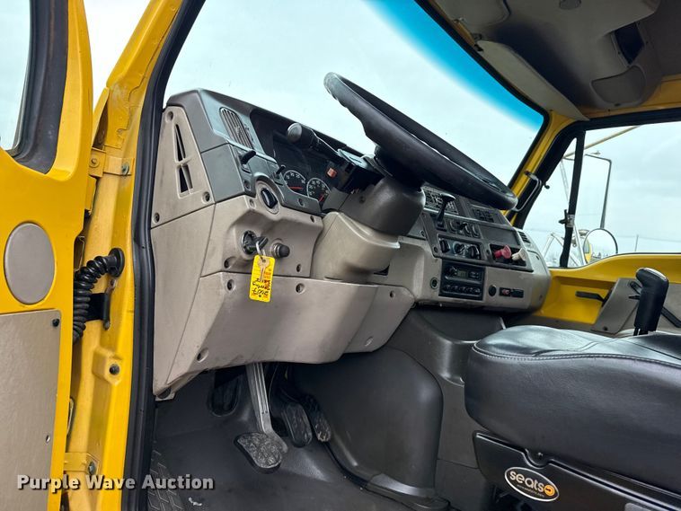 image for item EG2165 2007 Sterling Truck A9500 Series semi truck