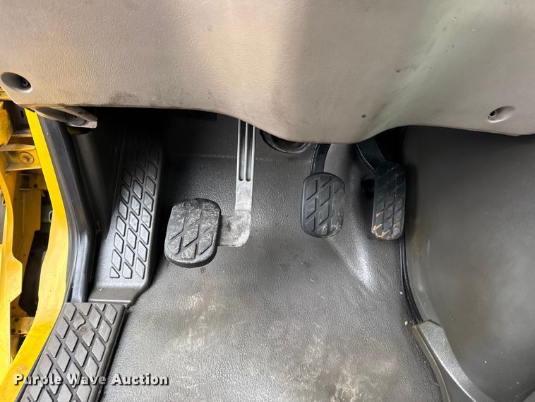 image for item EG2165 2007 Sterling Truck A9500 Series semi truck