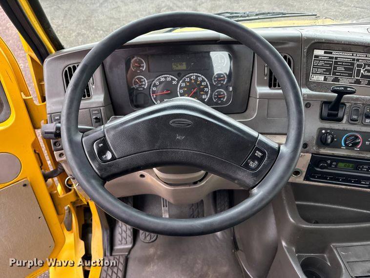 image for item EG2165 2007 Sterling Truck A9500 Series semi truck