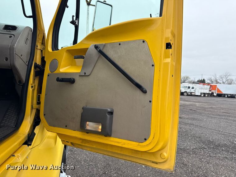 image for item EG2165 2007 Sterling Truck A9500 Series semi truck