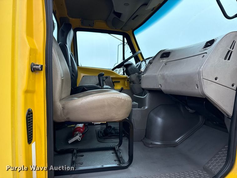 image for item EG2165 2007 Sterling Truck A9500 Series semi truck