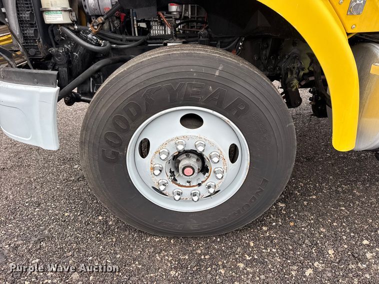 image for item EG2165 2007 Sterling Truck A9500 Series semi truck