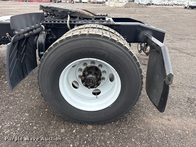 image for item EG2165 2007 Sterling Truck A9500 Series semi truck