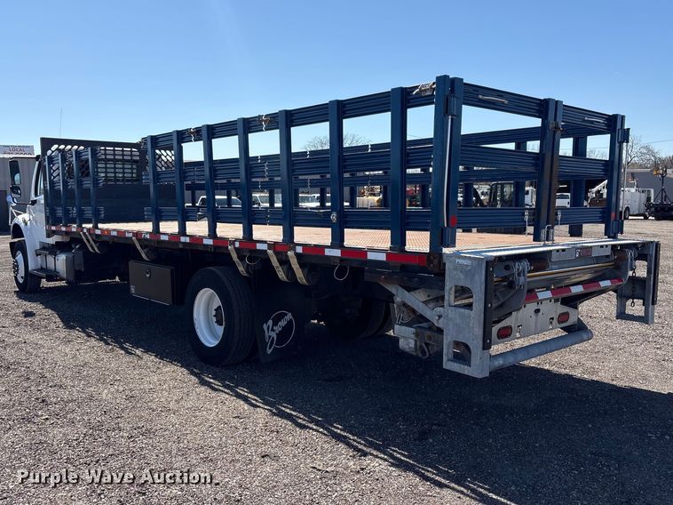 image for item EG8863 2019 Freightliner Business Class M2 flatbed truck