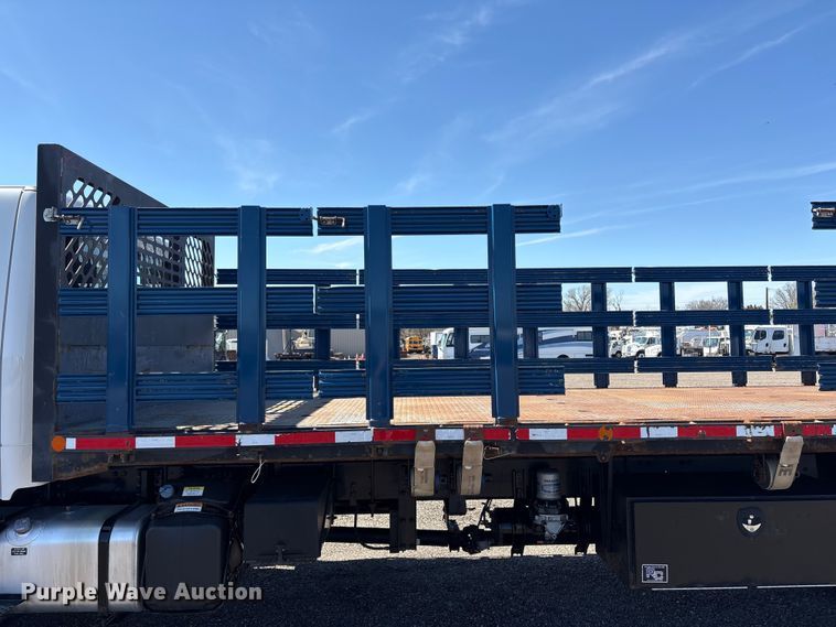 image for item EG8863 2019 Freightliner Business Class M2 flatbed truck