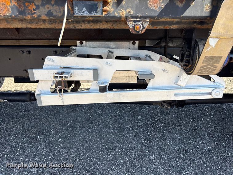 image for item EG8863 2019 Freightliner Business Class M2 flatbed truck