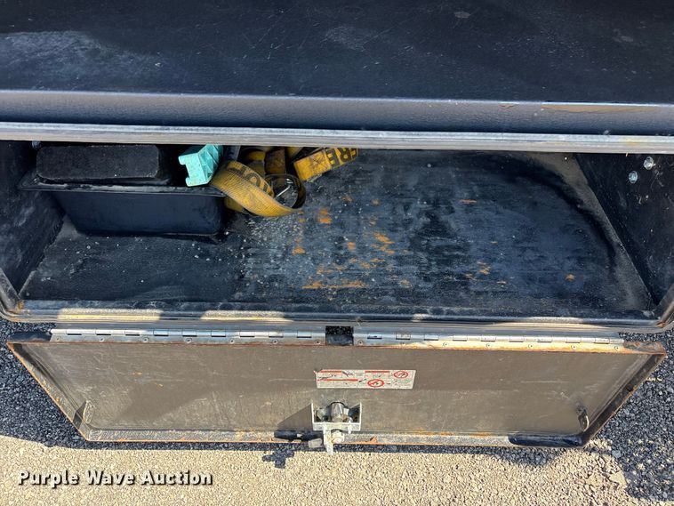image for item EG8863 2019 Freightliner Business Class M2 flatbed truck
