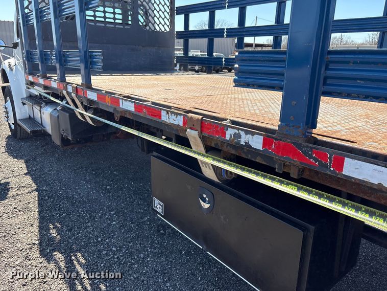 image for item EG8863 2019 Freightliner Business Class M2 flatbed truck