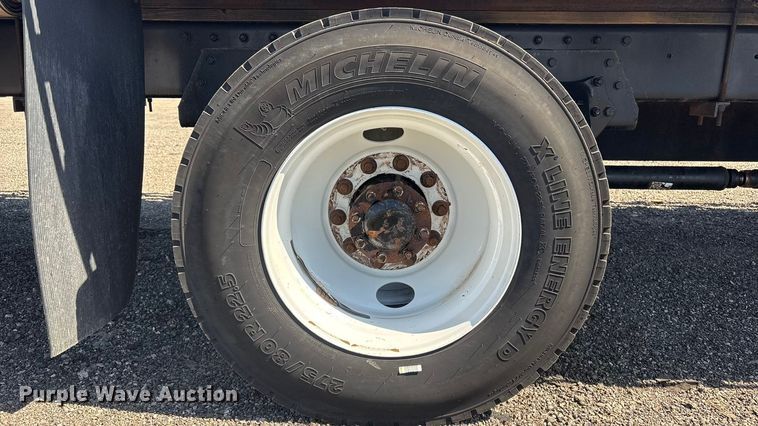 image for item EG8863 2019 Freightliner Business Class M2 flatbed truck