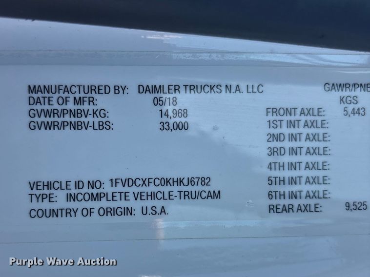 image for item EG8863 2019 Freightliner Business Class M2 flatbed truck