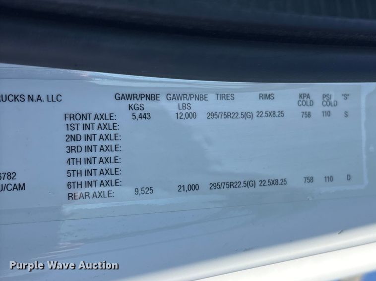 image for item EG8863 2019 Freightliner Business Class M2 flatbed truck