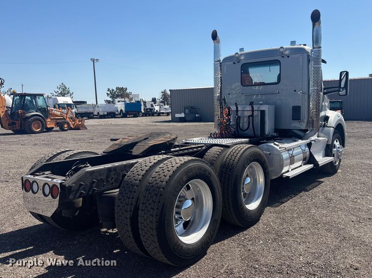 image for item EG8914 2015 Kenworth T880 semi truck