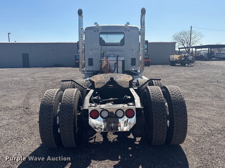 image for item EG8914 2015 Kenworth T880 semi truck