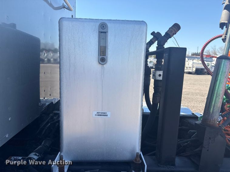 image for item EG8914 2015 Kenworth T880 semi truck