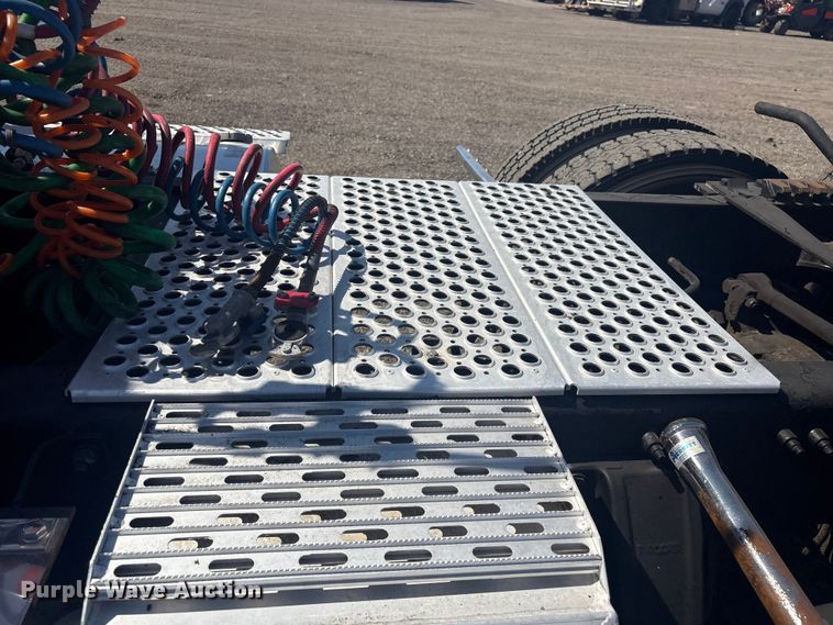 image for item EG8914 2015 Kenworth T880 semi truck