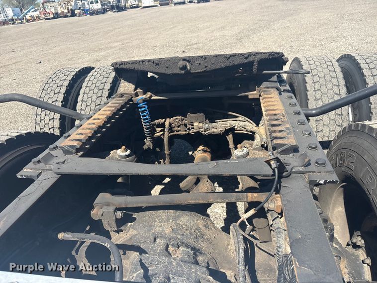 image for item EG8914 2015 Kenworth T880 semi truck