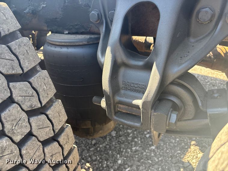 image for item EG8914 2015 Kenworth T880 semi truck