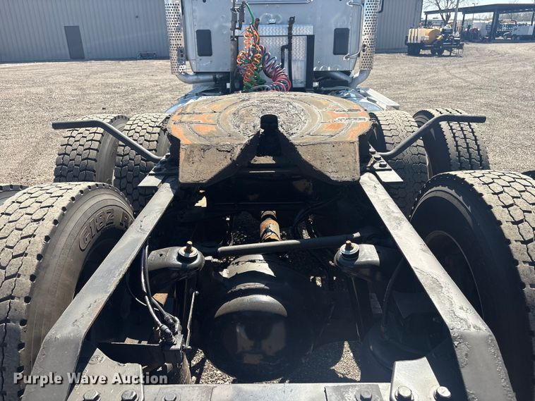 image for item EG8914 2015 Kenworth T880 semi truck