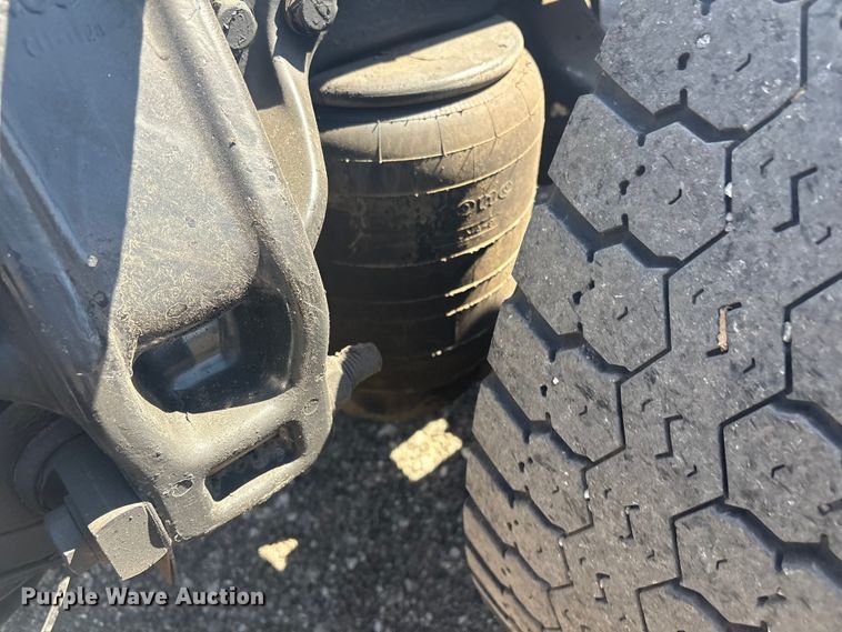 image for item EG8914 2015 Kenworth T880 semi truck