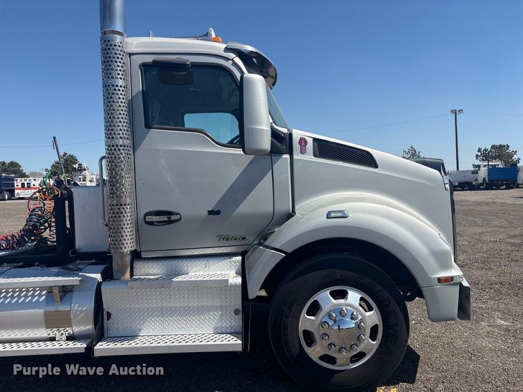 image for item EG8914 2015 Kenworth T880 semi truck
