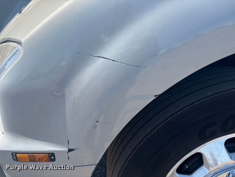 image for item EG8914 2015 Kenworth T880 semi truck