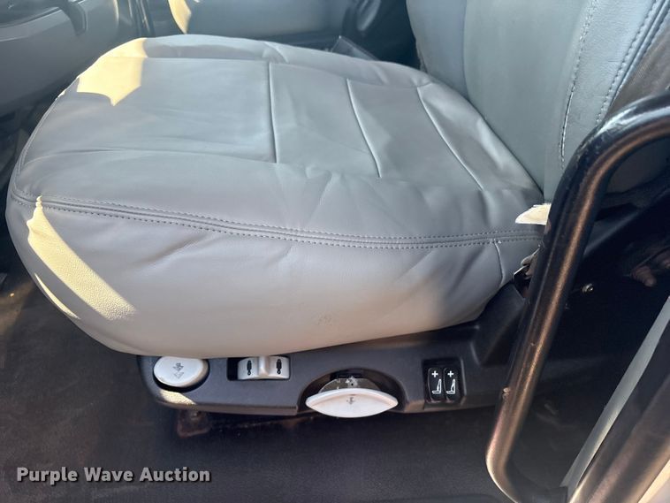 image for item EG8914 2015 Kenworth T880 semi truck