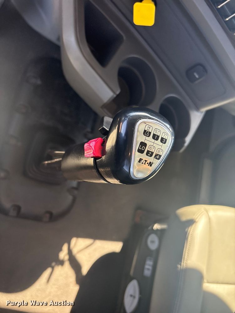 image for item EG8914 2015 Kenworth T880 semi truck