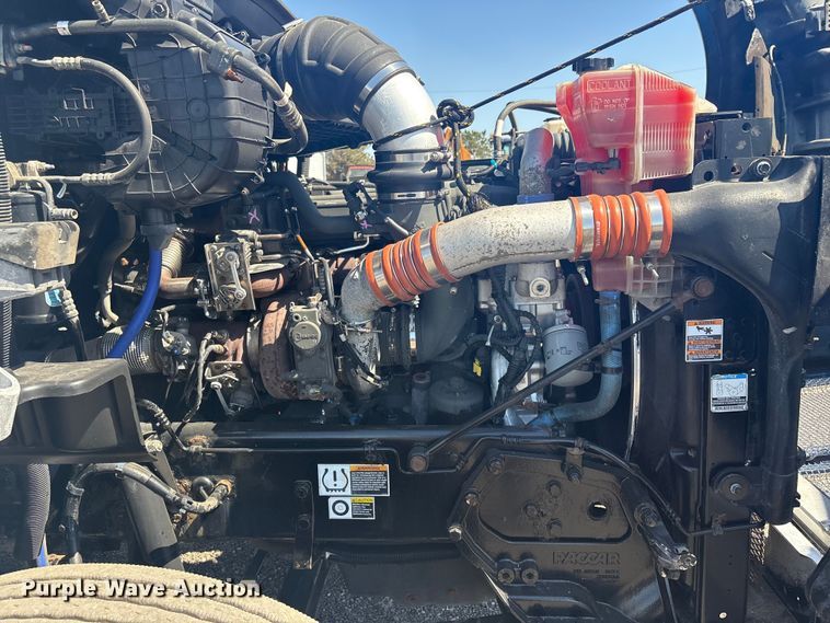 image for item EG8914 2015 Kenworth T880 semi truck