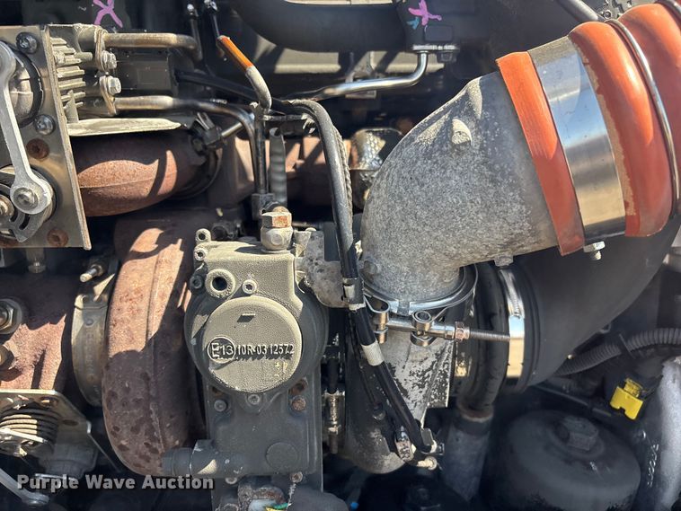 image for item EG8914 2015 Kenworth T880 semi truck