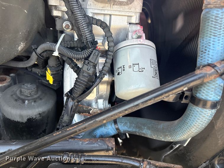 image for item EG8914 2015 Kenworth T880 semi truck