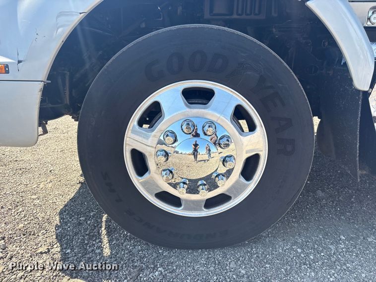 image for item EG8914 2015 Kenworth T880 semi truck