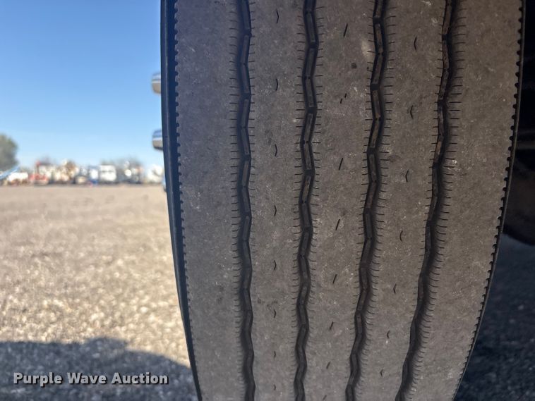 image for item EG8914 2015 Kenworth T880 semi truck