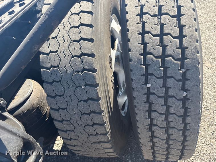 image for item EG8914 2015 Kenworth T880 semi truck