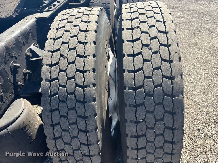 image for item EG8914 2015 Kenworth T880 semi truck