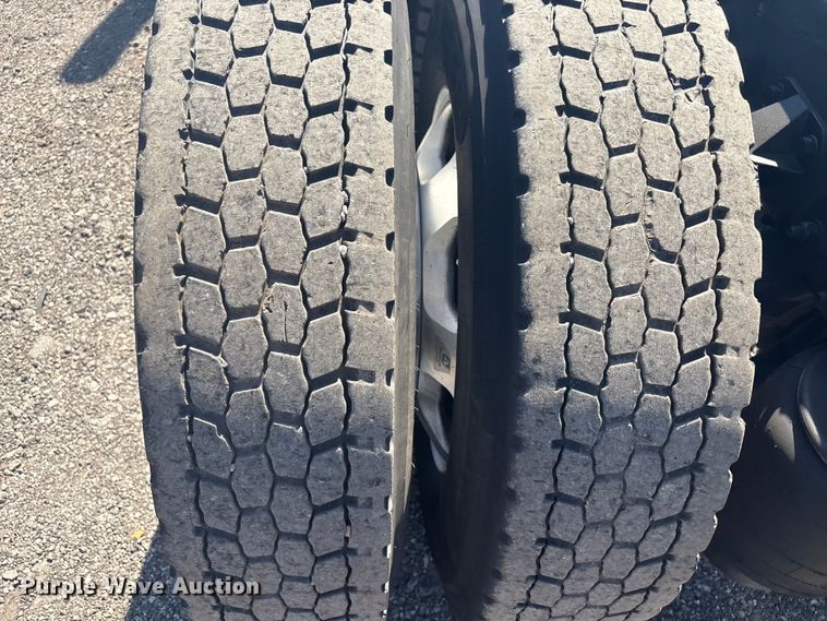 image for item EG8914 2015 Kenworth T880 semi truck