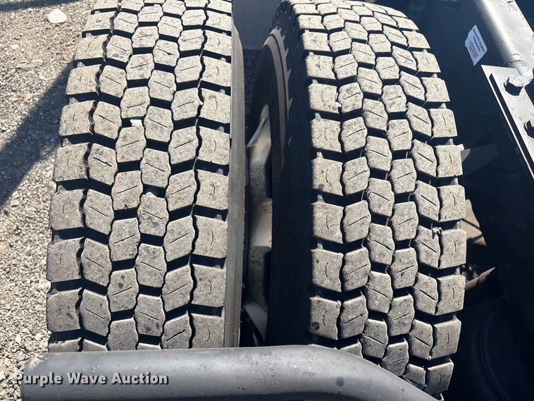 image for item EG8914 2015 Kenworth T880 semi truck