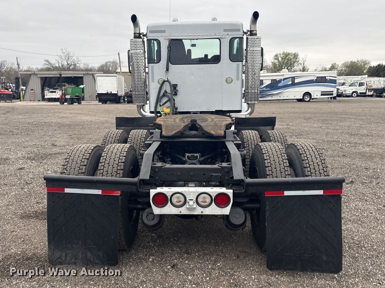 image for item EG8918 2005 Kenworth T800 semi truck