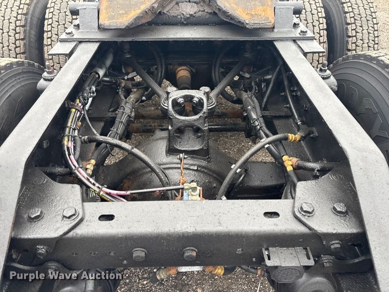 image for item EG8918 2005 Kenworth T800 semi truck