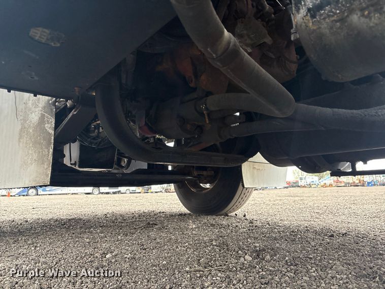 image for item EG8918 2005 Kenworth T800 semi truck