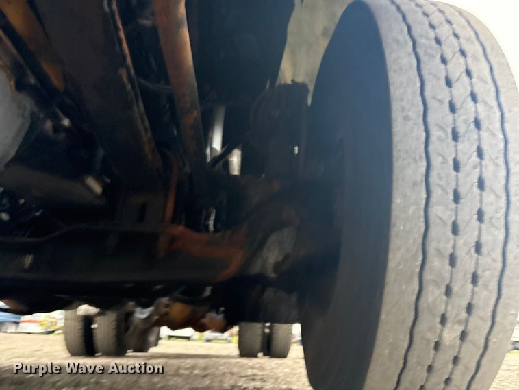 image for item EG8918 2005 Kenworth T800 semi truck