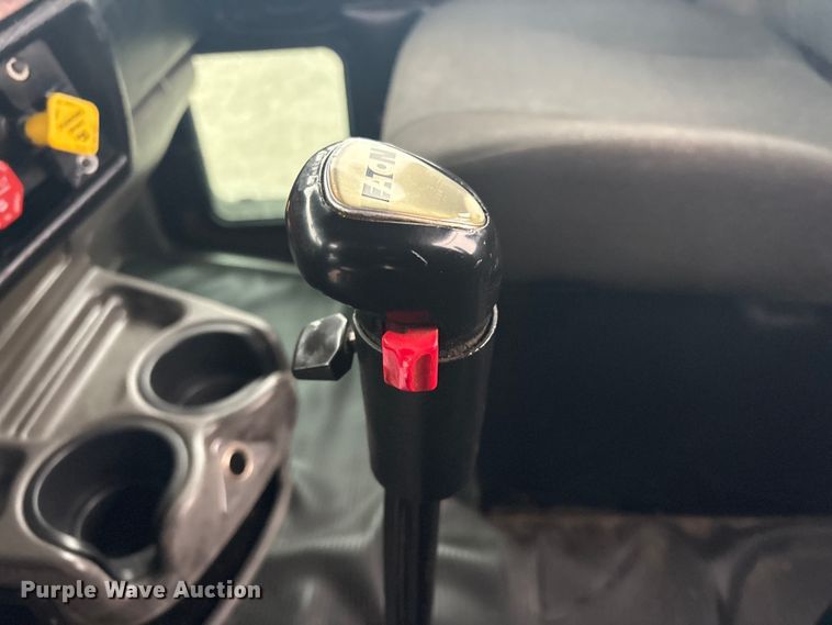 image for item EG8918 2005 Kenworth T800 semi truck