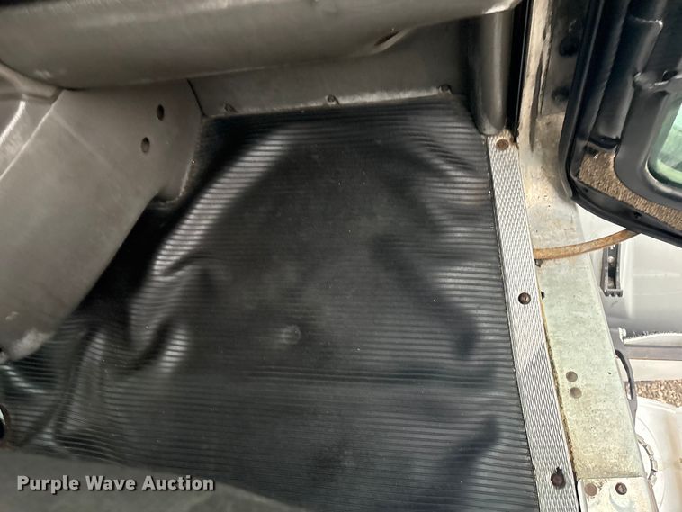 image for item EG8918 2005 Kenworth T800 semi truck