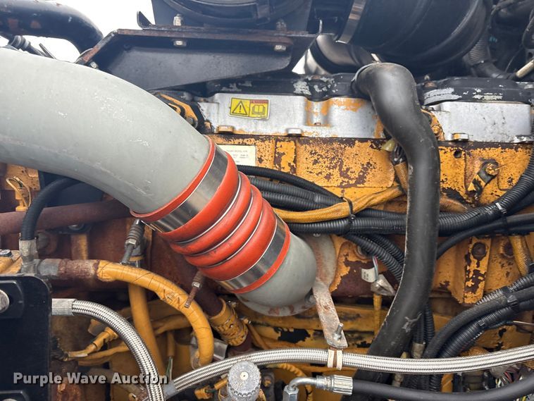 image for item EG8918 2005 Kenworth T800 semi truck