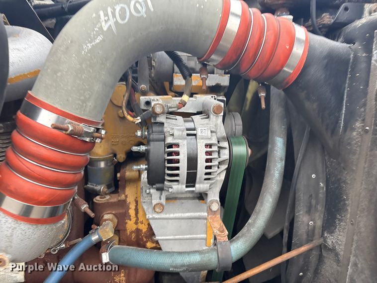 image for item EG8918 2005 Kenworth T800 semi truck