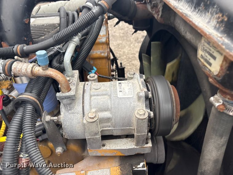 image for item EG8918 2005 Kenworth T800 semi truck