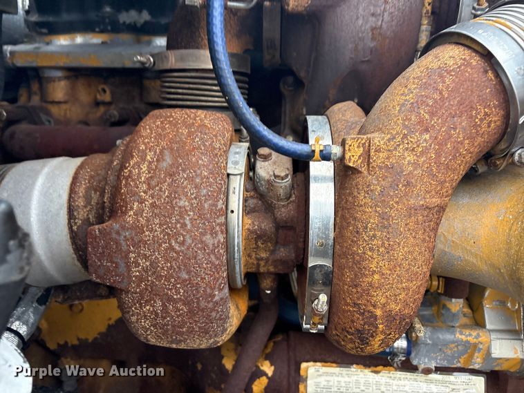 image for item EG8918 2005 Kenworth T800 semi truck