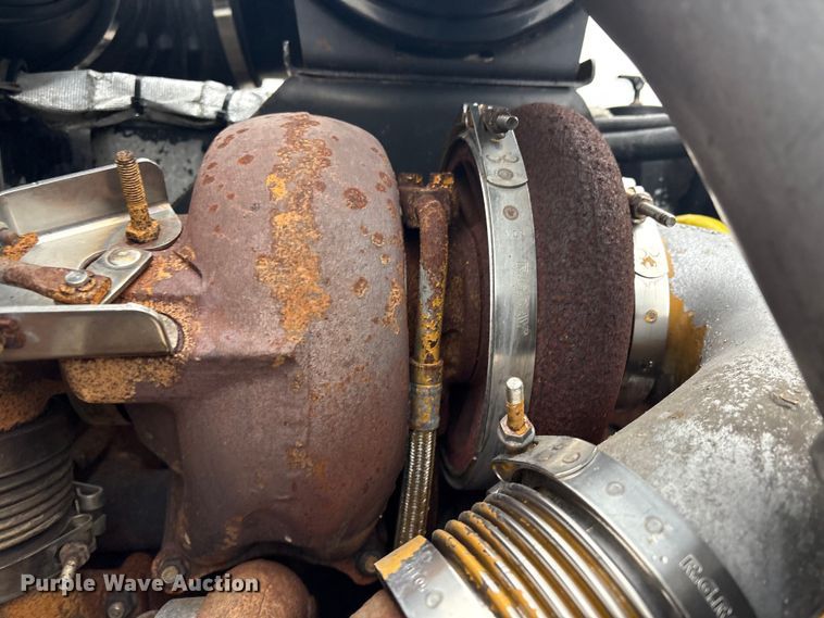 image for item EG8918 2005 Kenworth T800 semi truck