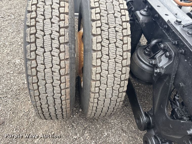 image for item EG8918 2005 Kenworth T800 semi truck